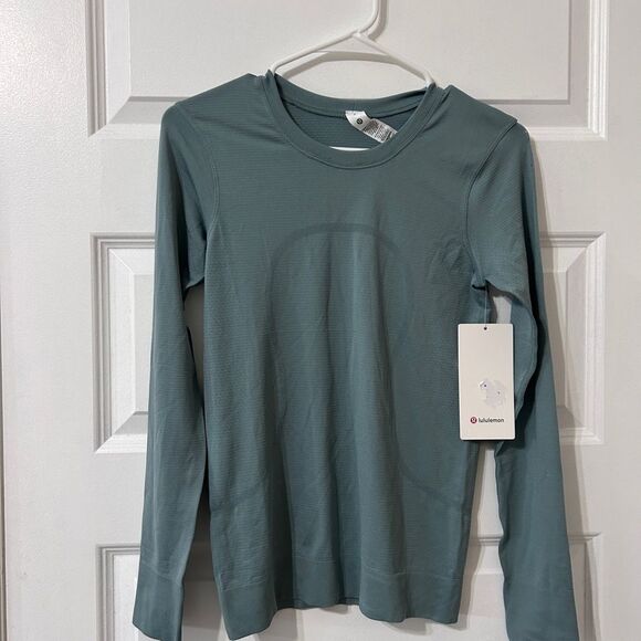 New Swiftly Relaxed Long
Sleeve - Picture 1 of 3